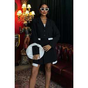 Conjunto de Traje para Mujer con Detalles 10111, Chaqueta Corta y Falda Plisada - Product Image 3