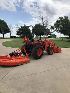 Tracteur compact Kubota LA525 d'occasion avec chargeur frontal 4x4, machine agricole, à vendre - Product Image 1