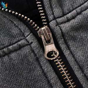 Sweat à capuche tendance avec masque intégré |   Fabricant en gros de vêtements de rue personnalisés, sweat-shirts à fermeture éclair - Product Image 4