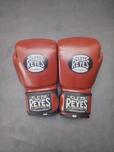 Prix de gros OEM, gants de boxe Cleto Reyes en cuir véritable brun personnalisés pour les arts martiaux et les entraînements d'anniversaire, idée cadeau - Product Image 4