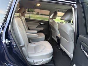 Toyota Highlander XLE d'occasion 2021 - Product Image 3