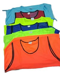 Maillots et gilets de football imprimés de qualité supérieure pour adultes, uniformes d'entraînement en maille, personnalisables, 100 % polyester - Product Image 1