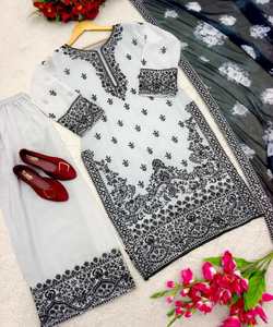 Salwar Kameez en coton pour vêtements de cérémonie sophistiqués avec diamant chic et détail de perles Party Wear Festival Wear Rayon - Product Image 3