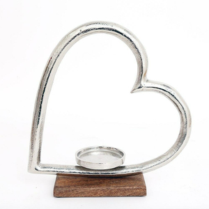 Elegante candelabro de corazón de metal plateado en base de madera, soporte de aluminio moderno hecho a mano para decoración del hogar y regalos de boda - Product Image 3