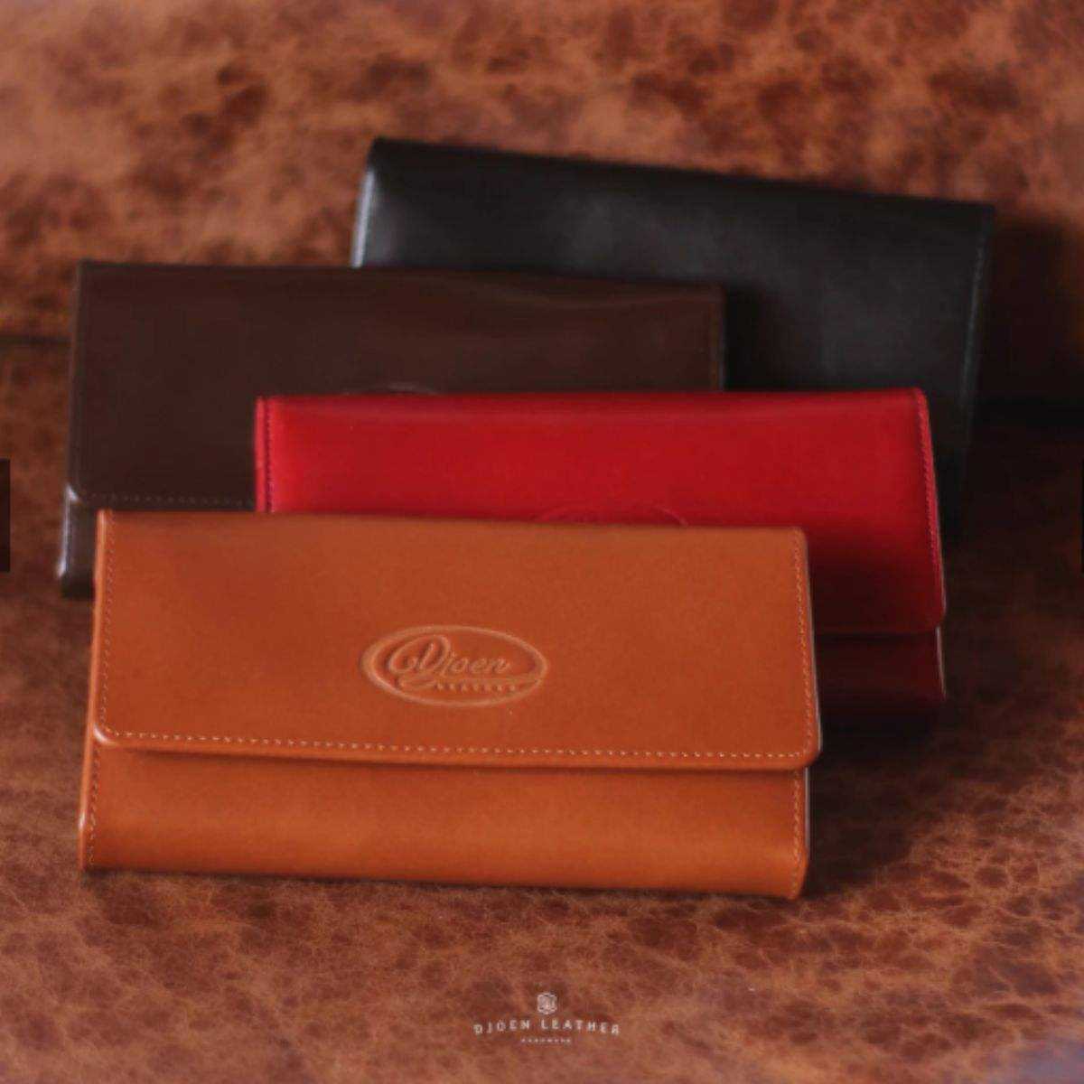 สีน้ำตาลเข้ม