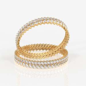 Brazalete de Oro de 9K con Diamantes Moissanite en Corte Pera y Marquesa, Diseño Elegante - Product Image 1