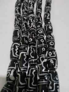 Cuentas de vidrio tribal hechas a medida, ideales para su uso por diseñadores de joyería vintage y nativa, adecuadas para reventa por Tiendas de Cuentas - Product Image 4