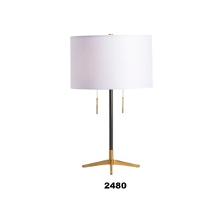 Lampe de table en métal noir et chaîne à tirer avec abat-jour à tambour blanc pour la maison salon chambre et salle à manger - Product Image 1