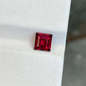 Hermosas Piedras Preciosas de Granate Rojo Semipreciosas con Corte Facetado Cuadrado 100% Natural en Tamaño de Anillo a los Precios de Mayoreo Más Bajos - Product Image 2