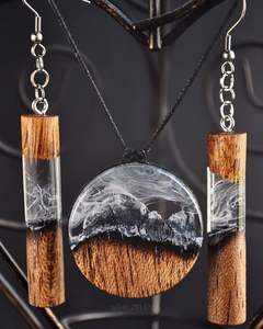 Modèle d'ange en résine de bois fait à la main, personnalisable, forme de cœur, feuille d'or, noir et blanc, boucles d'oreilles pendantes - Product Image 3