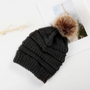 Vente en gros de bonnet à pompon épais et torsadé à logo personnalisé, couleur unie, pour femmes et filles adultes, bonnet avec gros pompon en fourrure - Product Image 5