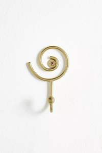 Gancho de Pared Metálico Minimalista Moderno para la Organización del Hogar Contemporáneo con Acabado Elegante y Diseño que Ahorra Espacio - Product Image 3