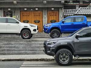 2022/2025 Precio barato Toyotta Hilux Double Cab Bastante usado Volante a la izquierda y derecha Pedido a granel disponible para la venta - Product Image 2