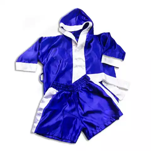 Batas de Boxeo Personalizadas de la Mejor Calidad, Negras con Detalles Dorados, Traje Profesional para Luchadores de Boxeo - Product Image 3