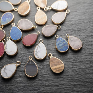 จี้พลอยโมราแดงชิ้นลูกแพร์-จี้ชุบทองด้วยไฟฟ้า - Product Image 2