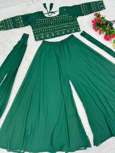 Haut en velours de viscose épais de haute qualité avec un ensemble Sharara élégant pour des occasions élégantes - Product Image 5