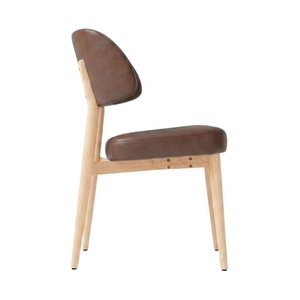 Chaise de bureau exécutive moderne avec accoudoirs réglables en hauteur et mouvement basculant, structure en bois, revêtement en cuir synthétique - Product Image 4