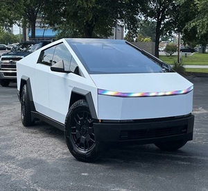 Offre Spéciale : Tesla Cybertruck Crew Cab AWD d'occasion 2024 - Prêt à être expédié - Product Image 1