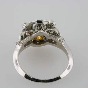 Anillo de Compromiso de Oro Blanco con Diamante Cultivado en Laboratorio, Corte Cojín, Estilo Art Deco, para Mujer - Product Image 3