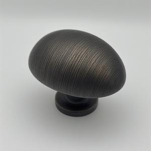 Pomo de puerta de metal Premium con acabado en tono plateado antiguo hecho artesanalmente para interiores decorativos y funcionales - Product Image 3