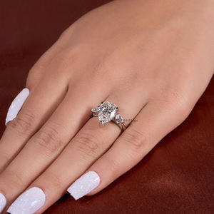 Bague de fiançailles Moissanite en forme de poire allongée de 5 ct coupe brillante couleur solitaire bague de déclaration en diamant Moissanite pour elle - Product Image 3