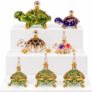 Bouteille de parfum tortue en verre et cristaux égyptiens faits à la main avec gravure dorée, objet décoratif de collection, largeur 15-17 cm, hauteur 9-11 cm - Product Image 1