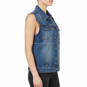 Gilet en jean délavé sur mesure pour homme, style rétro, bleu foncé, coupe ajustée, sans manches, avec détails brodés et doubles poches - Product Image 3