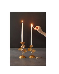 Portavelas de metal martillado con superficie texturizada y atractivo antiguo hecho para decoración de eventos o espacios de meditación - Product Image 1