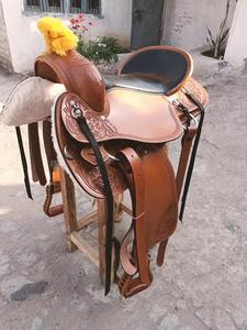 Silla de Montar Occidental con Asiento Acolchado, Base de Madera Resistente para Uso en Rancho y Rodeo, Cuero Genuino Personalizable - Product Image 3