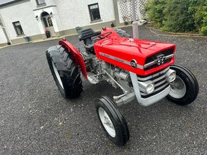 รถแทรกเตอร์เมสซี่เฟอร์กูสันใหม่ขายส่งบรรทุกในตู้คอนเทนเนอร์ MF 135 รถแทรกเตอร์อย่างสมเหตุสมผล - Product Image 2