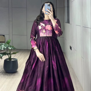 Les plus magnifiques robes de manipuri indiennes avec imprimé floral partout - Product Image 1