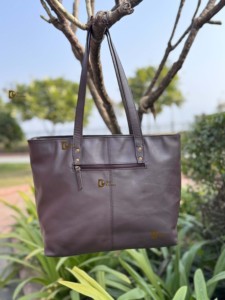Nouveauté Sac à main en cuir véritable sculpté à la main Sac fourre-tout en cuir de vachette véritable Sac de grande taille Excellente collection de sacs à main pour femmes - Product Image 4