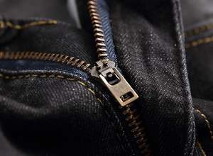 2023 nuevos pantalones cortos de mezclilla medianos moda suelta luz negro verano hombres pantalones vaqueros desgastados - Product Image 4