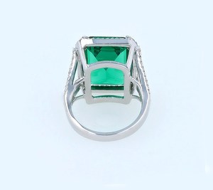 Lab Green Emerald Ring Promise Wedding Ring Oval Cut Anillo de Plata de Ley 925 Anillo de piedras preciosas May Birthstone Ring Regalo especial. - Product Image 1