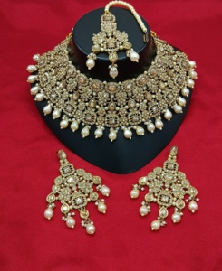 Bijoux de fête en pierres antiques Vêtements traditionnels Beau design Collier ras du cou lourd antique Ensemble Boucles d'oreilles Mangtika - Product Image 3