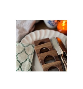 Rond de serviette en bois massif design simple et élégant adapté aux dîners formels repas décontractés mariages célébrations occasions festives - Product Image 1