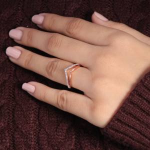 Bague Moissanite en forme de V taille brillante en argent sterling S925 plaqué or 18 carats bijoux empilables certifiés IGCI - Product Image 4