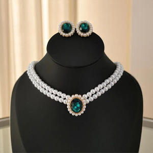 ชุดเครื่องประดับปาร์ตี้ของผู้หญิงสไตล์หรูหราต้องการลูกค้าชุดเครื่องประดับพลอยเพทายสีเขียวปักด้วยหิน3ชิ้น - Product Image 1