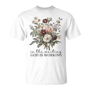 T-shirt Vintage Floreale Cristiana 'Nella Attesa Dio Lavora' per Eventi e Cerimonie Religiose - Product Image 1