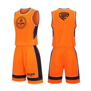 Ensemble d'uniformes de basket-ball personnalisables de haute qualité pour hommes, hauts de chemise de sport respirants et shorts, grandes tailles disponibles - Product Image 1