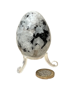 Venta al por mayor hermoso huevo de piedra lunar arcoíris hecho a mano piedras preciosas curativas naturales Muntaha ágata único huevo de piedra lunar arcoíris natural - Product Image 1