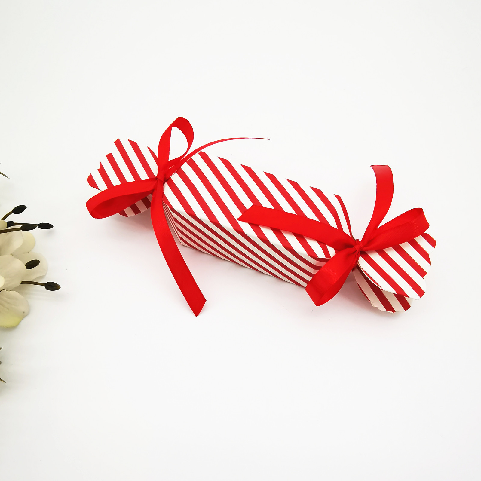 JUXINDA Hot-selling Red Striped Candy Box Valentine's Day Surprise Gift Box Heart-shaped Birthday Party Favor Wrapping Box