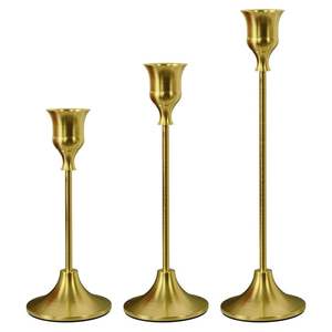 Candelabro de Metal Resistente con Base Estable para Uso Seguro en Interiores y Exteriores, Elegante y Decorativo - Product Image 2