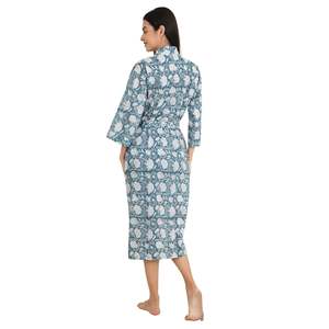 Robe de plage style kimono bohème en pur coton, imprimée à la main, motif floral gris-vert, idéale comme paréo ou tenue de bain. - Product Image 3
