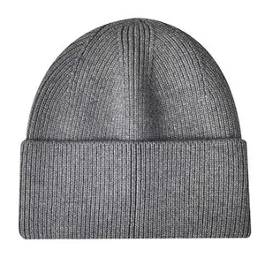 Для мужчин и женщин, а также для девушек и женщин, есть теплые зимние вязаные шапки в стиле хип-хоп.