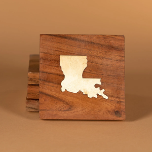 Ensemble de sous-verres en bois cœur unique conçu pour rehausser votre expérience culinaire et ajouter de l'élégance et de la protection à votre décor de table - Product Image 5