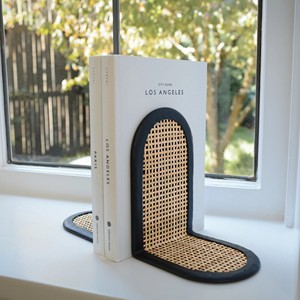 Serre-livres de table en rotin Produit à la main Serre-livres en rotin noir pour organisateurs de bureau - Product Image 5