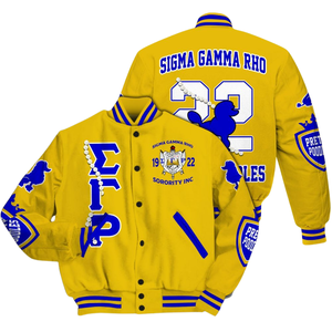 Chaqueta Universitaria para Mujer Sigma Gamma Rho 1922 Royal Collection, Chaqueta Universitaria Griega SGRho, Orgullo Poodle, Satén, Bordado, Invierno - Product Image 3