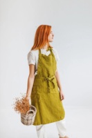 Tablier à bavette souple en lin vert mousse unisexe de style européen fait à la main cuisine traditionnelle longue pour la maison pour femmes et hommes