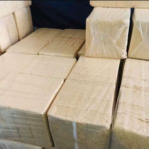 Virutas de madera de alta calidad, arena de pino natural para animales pequeños, suministros para mascotas, 100% orgánico, no tóxico, ligero y absorbente. - Product Image 2
